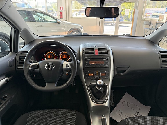 Toyota Auris 8 of 9