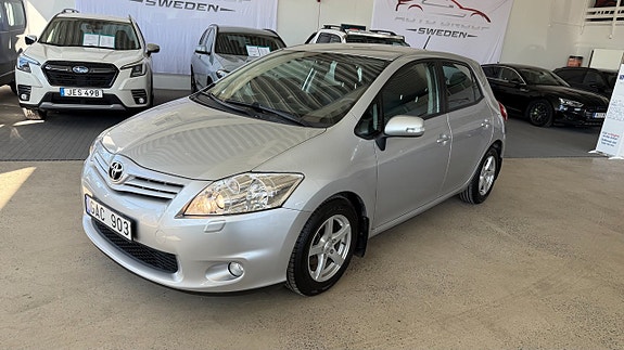 Toyota Auris 2 of 5
