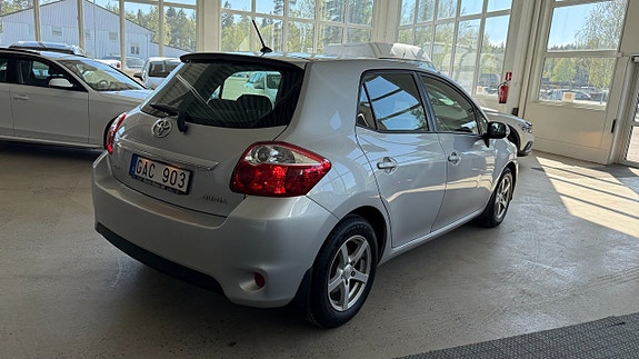 Toyota Auris 4 of 5