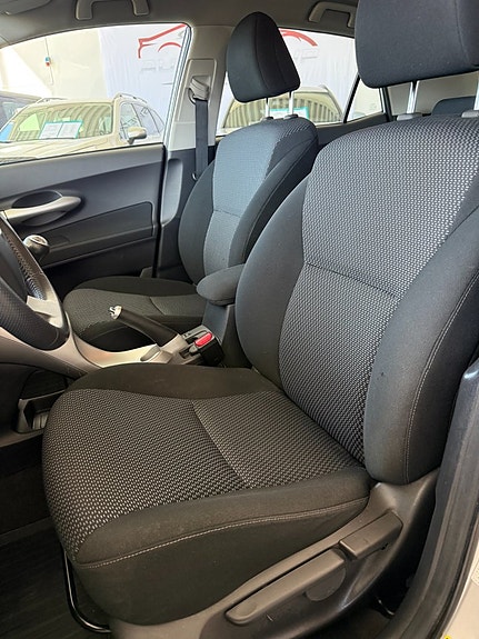 Toyota Auris 6 of 9