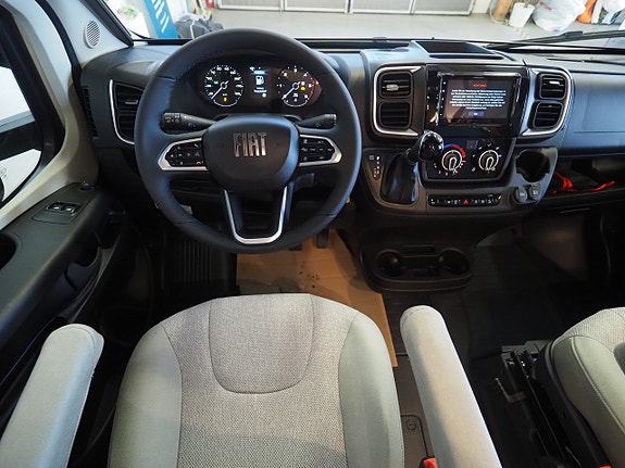 Knaus L!ve Ti 650 MEG Black Selection Mässerbjudande I Låga Långbäddar I AUT I Adaptiv 21 of 28