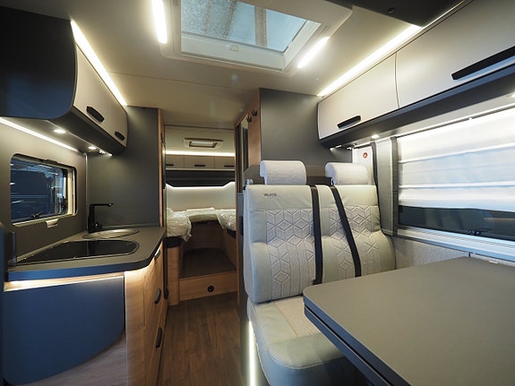 Knaus L!ve Ti 650 MEG Black Selection Mässerbjudande I Låga Långbäddar I AUT I Adaptiv 5 of 28