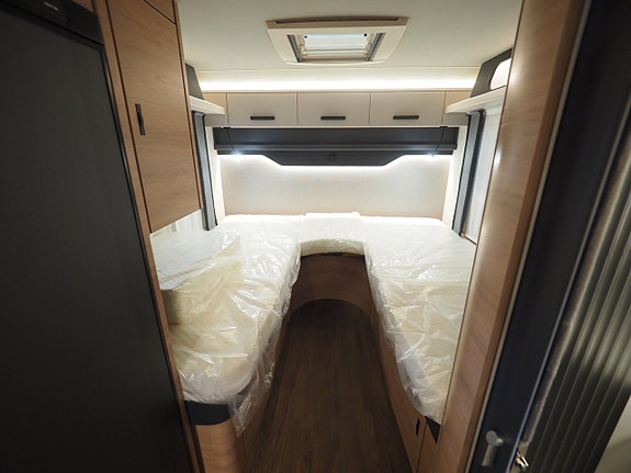 Knaus L!ve Ti 650 MEG Black Selection Mässerbjudande I Låga Långbäddar I AUT I Adaptiv 12 of 28