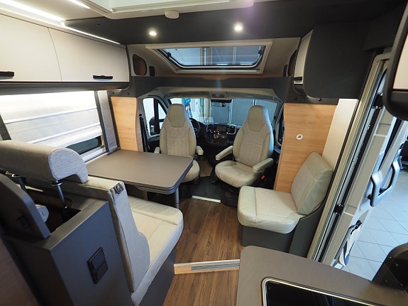 Knaus L!ve Ti 650 MEG Black Selection Mässerbjudande I Låga Långbäddar I AUT I Adaptiv 14 of 28