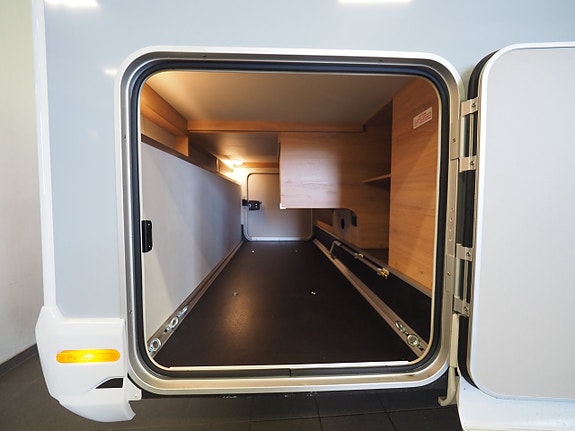 Knaus L!ve Ti 650 MEG Black Selection Mässerbjudande I Låga Långbäddar I AUT I Adaptiv 20 of 28