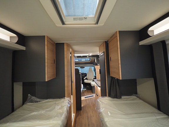 Knaus L!ve Ti 650 MEG Black Selection Mässerbjudande I Låga Långbäddar I AUT I Adaptiv 13 of 28