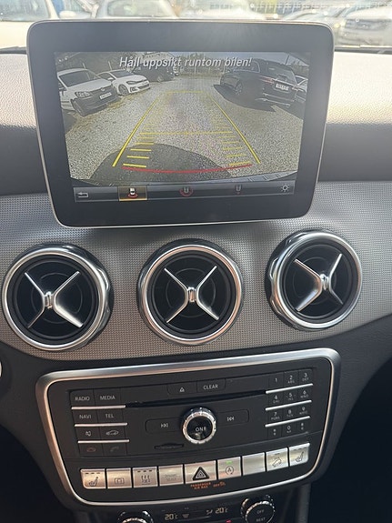 Mercedes-Benz GLA180 d 5 of 7