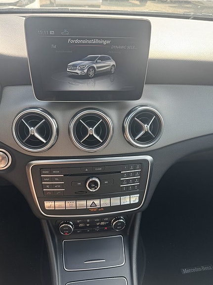 Mercedes-Benz GLA180 d 4 of 7