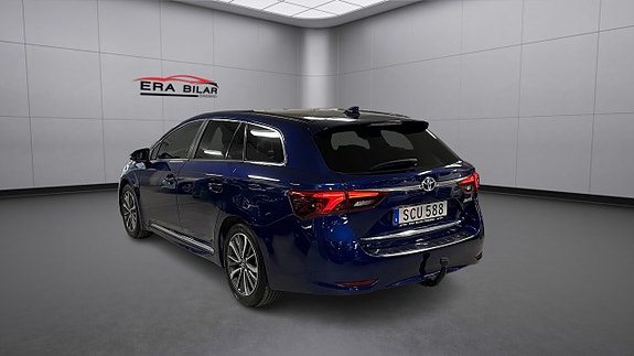 Toyota Avensis 4 of 5