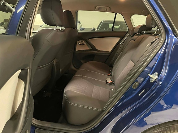 Toyota Avensis 11 of 27
