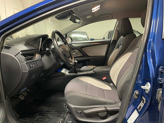 Toyota Avensis 10 of 27