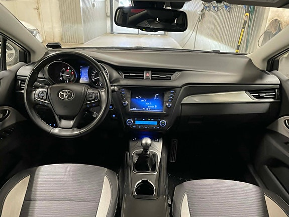 Toyota Avensis 16 of 27