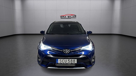 Toyota Avensis 2 of 5