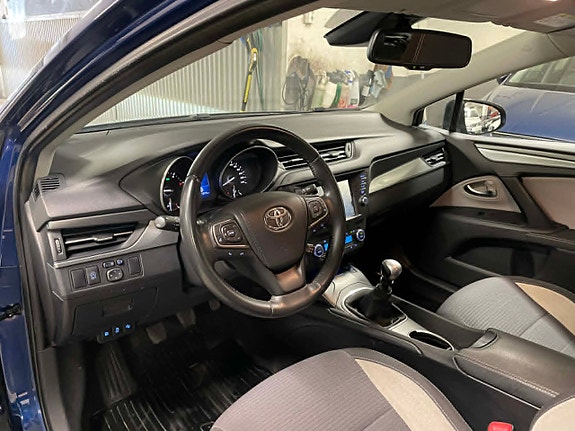 Toyota Avensis 9 of 27