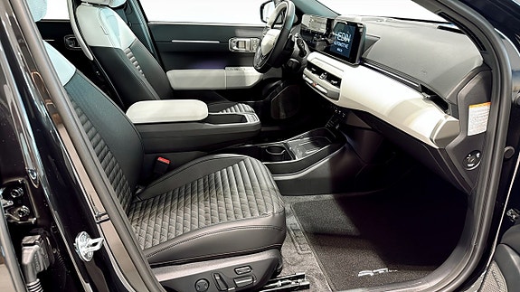 Kia EV4 5 of 14