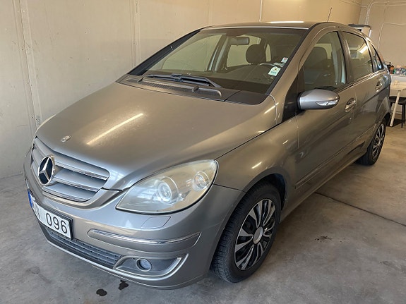 Mercedes-Benz B170 3 of 5
