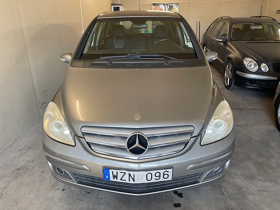 Mercedes-Benz B170 2 of 5