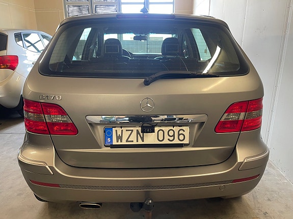 Mercedes-Benz B170 4 of 5