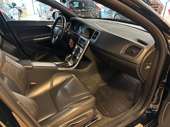 Volvo V60 6 of 16