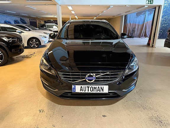 Volvo V60 2 of 5
