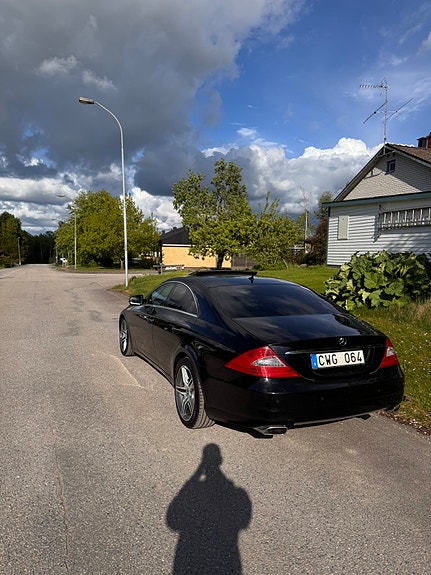 Mercedes-Benz CLS350 3 of 5