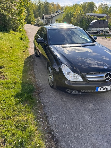 Mercedes-Benz CLS350 2 of 5