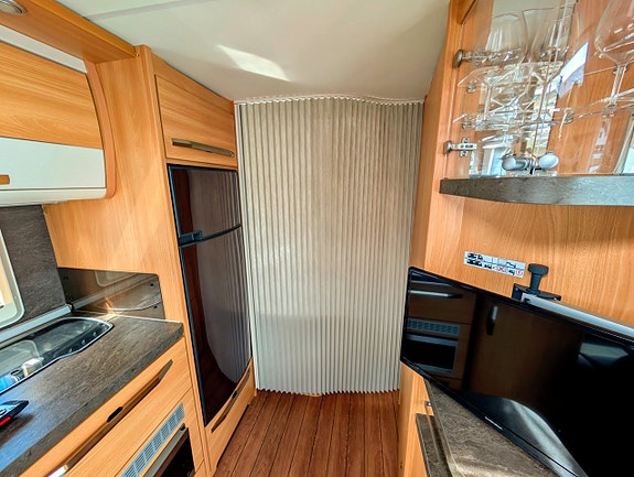 Knaus Südwind Silver Selection 500 FU / Markis / Förtält / Mikro / Elektriska stödben 9 of 21