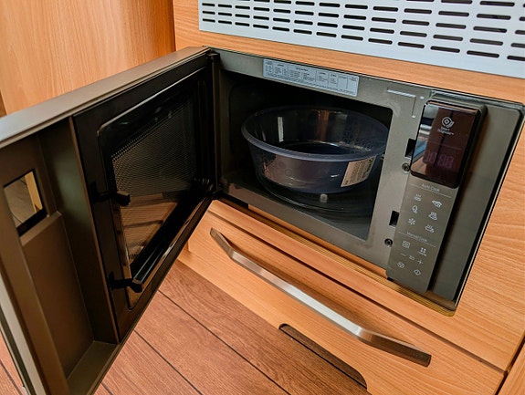 Knaus Südwind Silver Selection 500 FU / Markis / Förtält / Mikro / Elektriska stödben 11 of 21