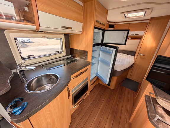 Knaus Südwind Silver Selection 500 FU / Markis / Förtält / Mikro / Elektriska stödben 10 of 21