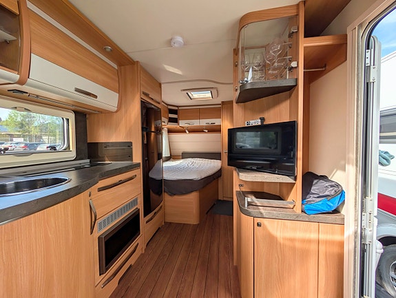 Knaus Südwind Silver Selection 500 FU / Markis / Förtält / Mikro / Elektriska stödben 8 of 21