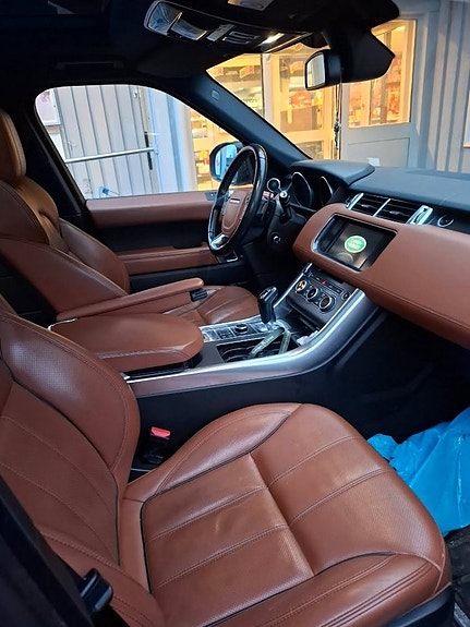 Land Rover Range Rover Sport 4 of 5