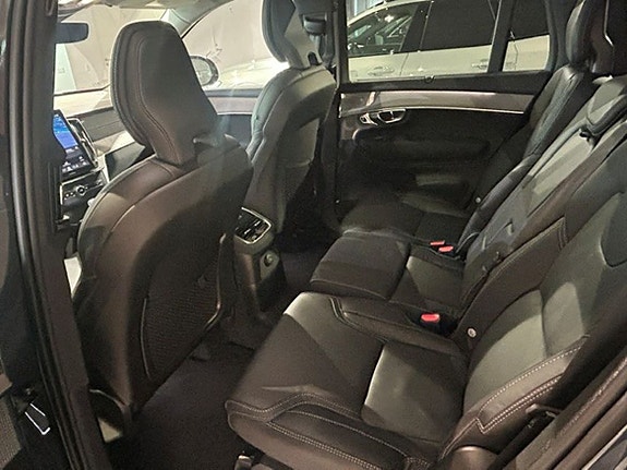 Volvo XC90 7 of 10