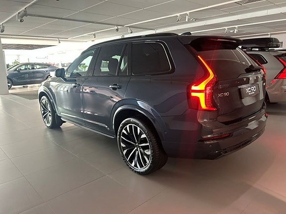 Volvo XC90 3 of 5