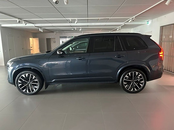 Volvo XC90 2 of 5