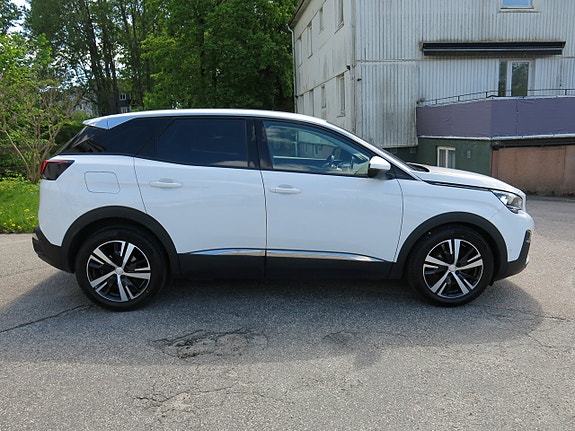 Peugeot 3008 2 of 5