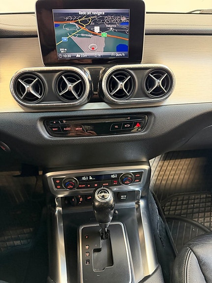 Mercedes-Benz X250 d 10 of 14