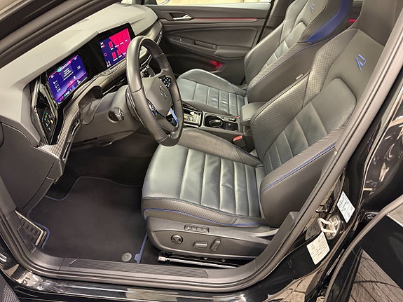 Volkswagen Golf VIII 7 of 12
