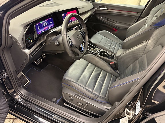 Volkswagen Golf VIII 6 of 12