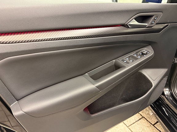 Volkswagen Golf VIII 12 of 12