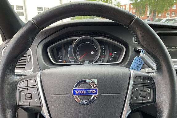 Volvo V40 Cross Country 15 of 19