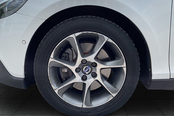 Volvo V40 Cross Country 9 of 19