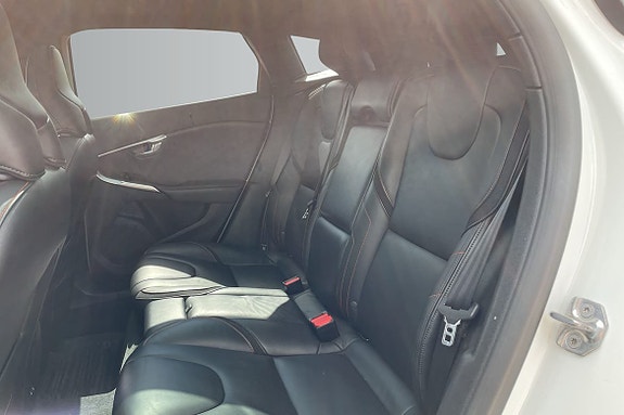 Volvo V40 Cross Country 12 of 19