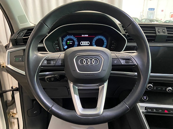 Audi Q3 16 of 19