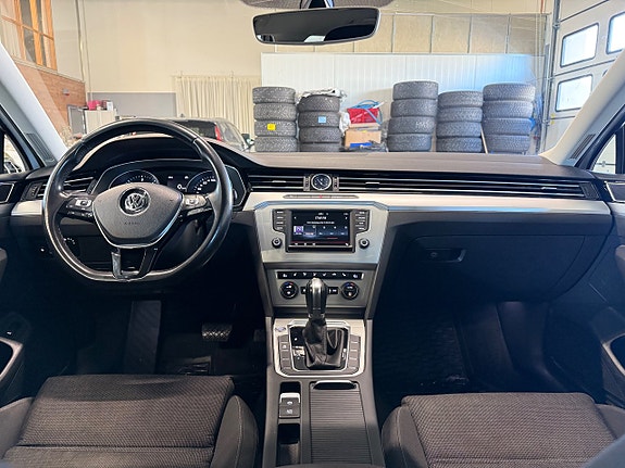Volkswagen Passat 15 of 19