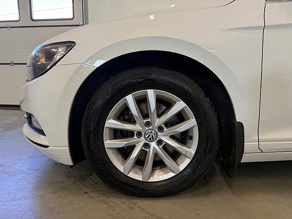 Volkswagen Passat 7 of 19