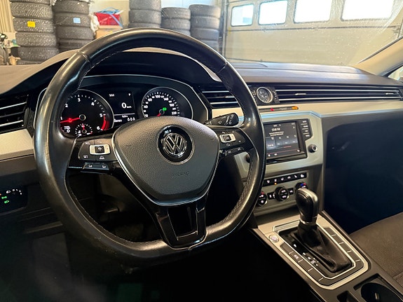 Volkswagen Passat 10 of 19