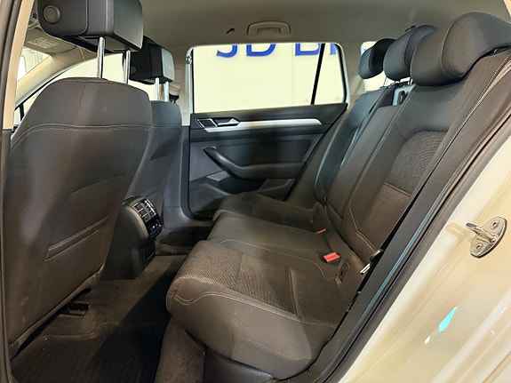 Volkswagen Passat 14 of 19