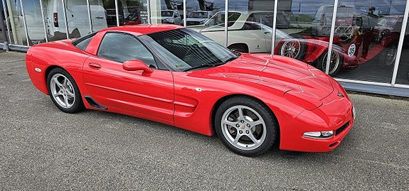 Chevrolet Corvette 4 of 5