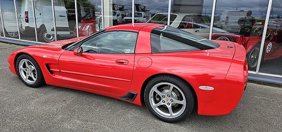 Chevrolet Corvette 3 of 5