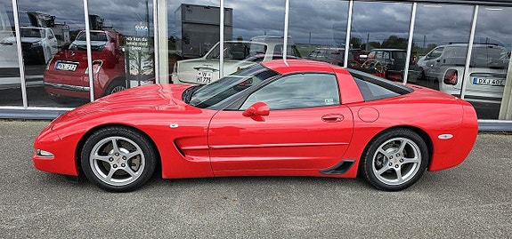 Chevrolet Corvette 2 of 5